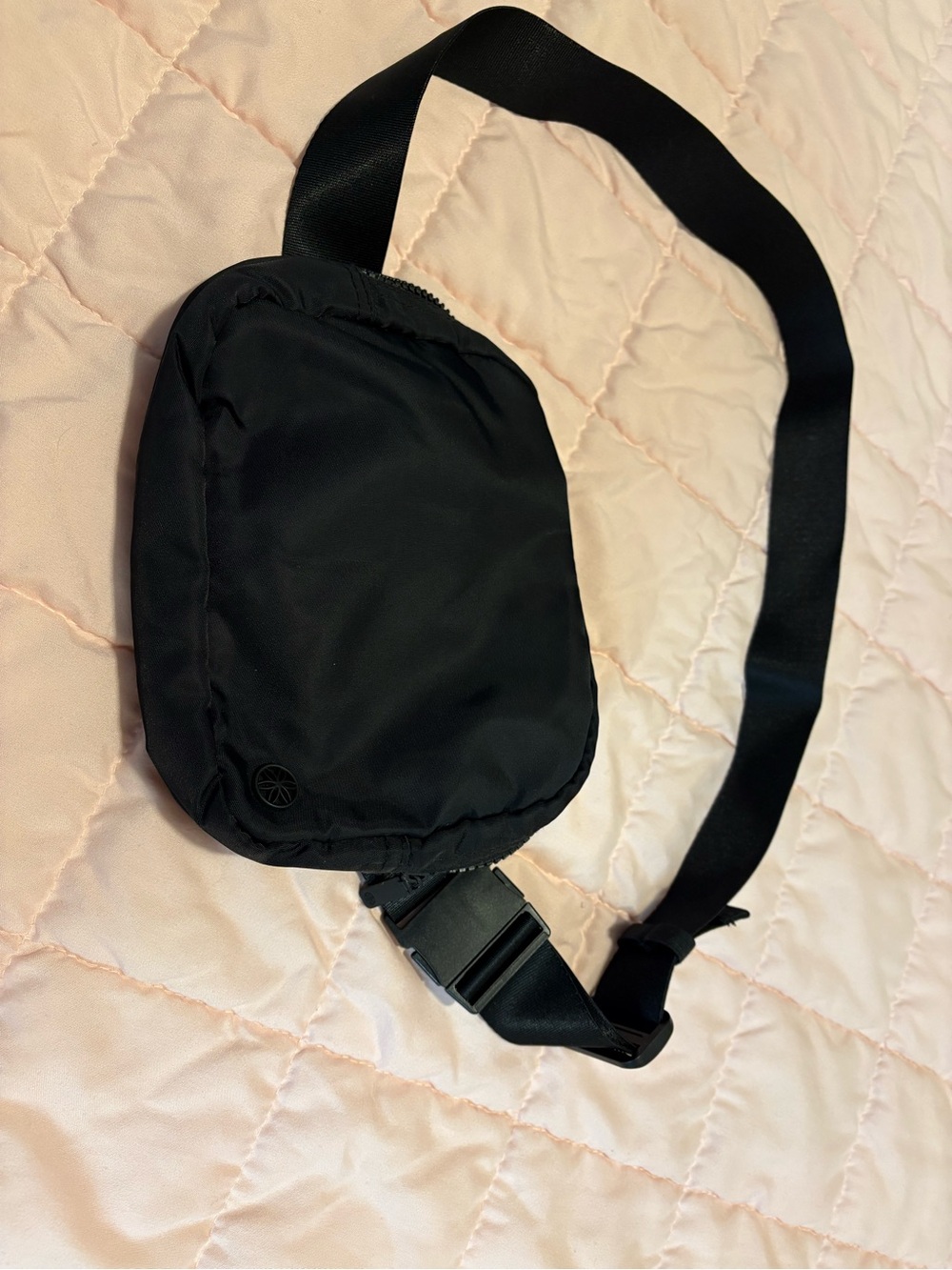 GAIAM Black Belt Bag
